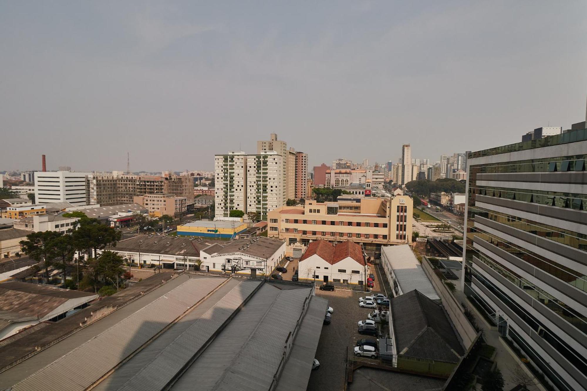 Estudio Aconchegante No Centro De Curitiba - Ar Condicio E Localizacao Perfeita! Buitenkant foto